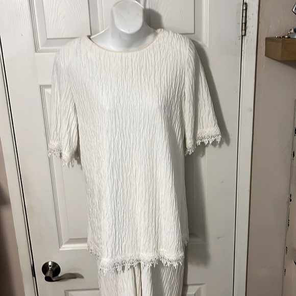Periphery 2 Piece Cream Short Sleeve Lace Elastic Waist Crinkle Pant Suit Sz M - Picture 2 of 11